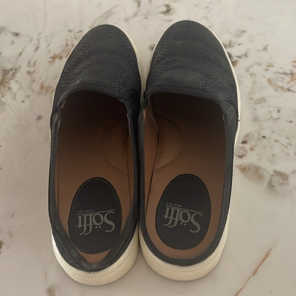 SOFFT brand snakeskins printed slip on mule. - Picture 3 of 7